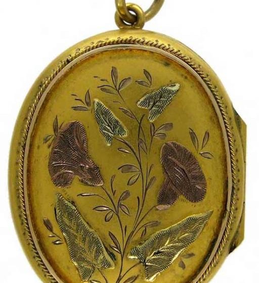 Delicate 15ct Gold Decorated Locket
