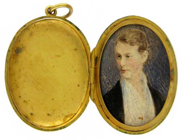 Delicate 15ct Gold Decorated Locket (759Z) The Antique Jewellery Company