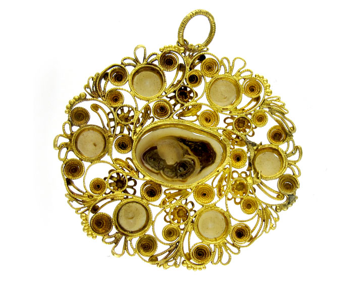 Regency Natural Pearl Gold Pendant