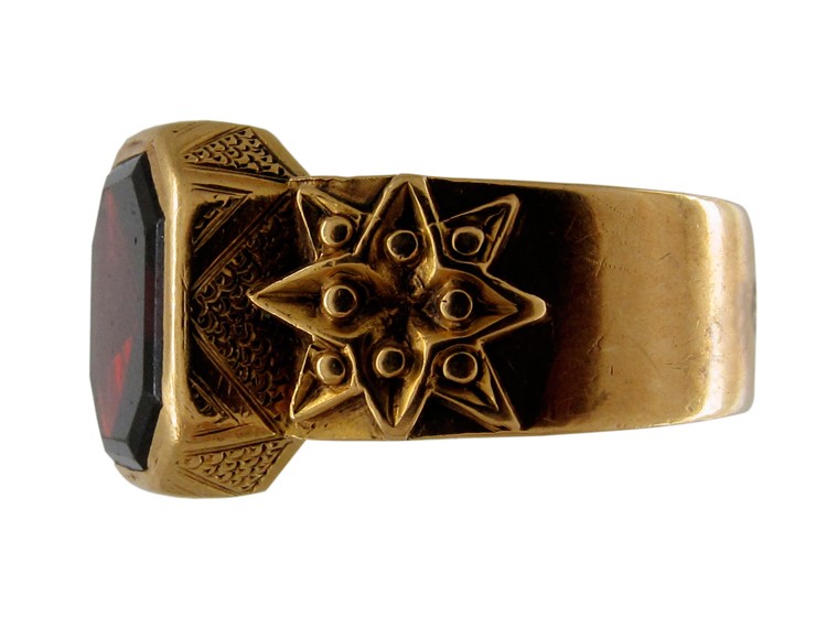 Flat Cut Garnet 18ct Gold Victorian Ring