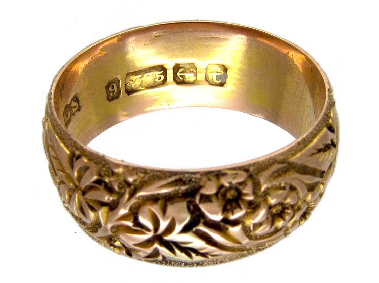 Edwardian Wide 9ct Gold Engraved Wedding Ring