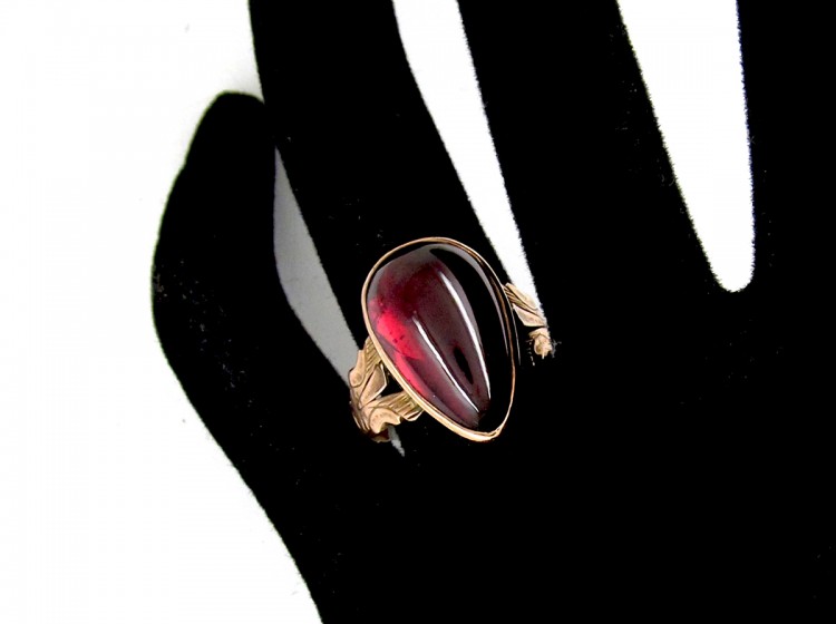 Victorian Cabochon Garnet Gold Ring