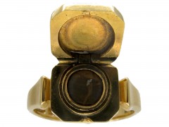 Opening 18ct Gold Victorian Signet Ring