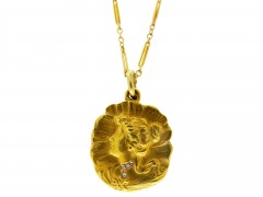 Art Nouveau 15ct Gold Pendant on Chain