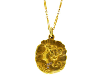 Art Nouveau 15ct Gold Pendant on Chain