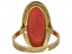18ct Gold Oval Ring set with a Cabochon Coral