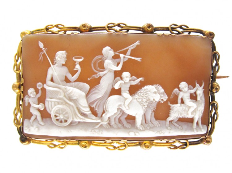 18ct Gold Georgian Cameo Brooch of Classical Scene