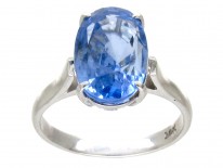 18ct White Gold Ring set with an Oval Natural Ceylon Sapphire