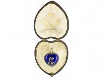 18ct Gold Victorian Heart Pendant with the Initial E in the Original Case