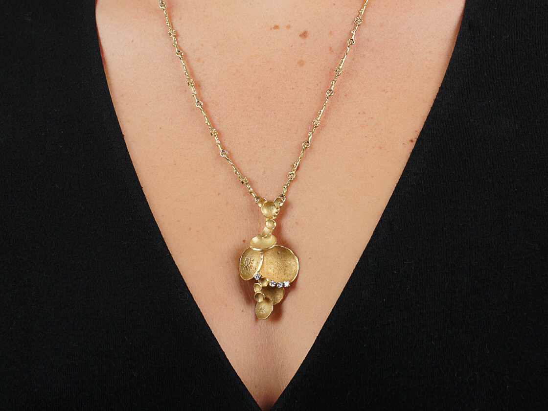 18ct Gold & Diamond 1970s Necklace (333G) The Antique Jewellery Company