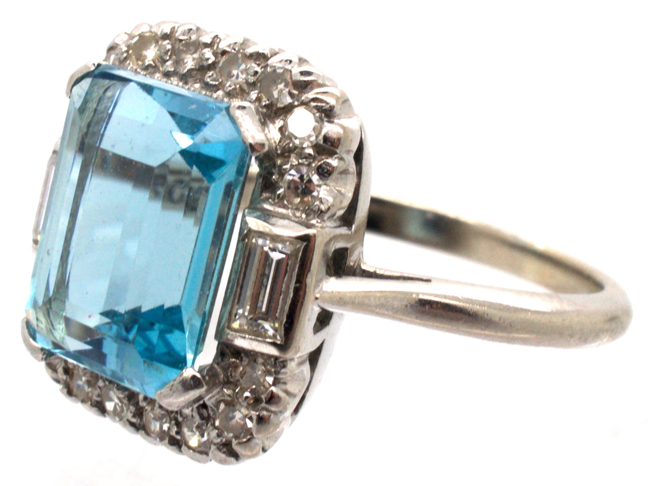 18ct White Gold & Platinum Aquamarine & Diamond Rectangular Ring (636G ...
