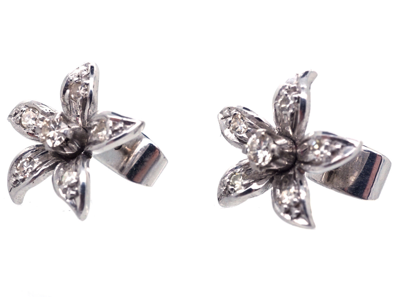 18ct White Gold & Diamond Flower Earrings (714G) The Antique