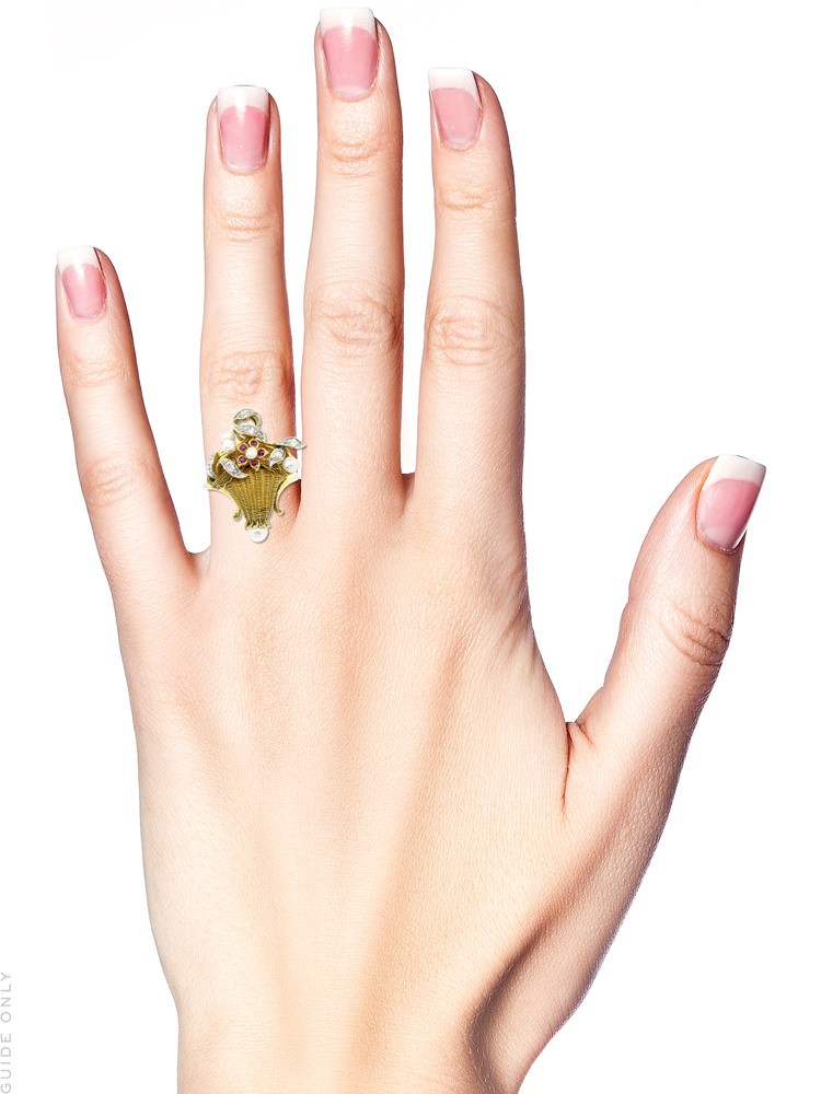 18ct Gold 1950s Flowers in a Basket Ring