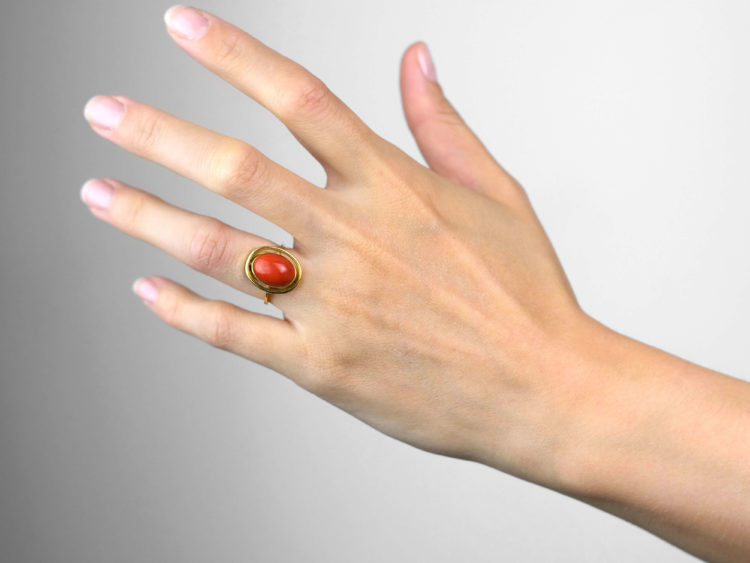 18ct Gold & Cabochon Coral Ring