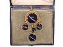 Victorian 18ct Gold & Banded Onyx Pendant in Original Case