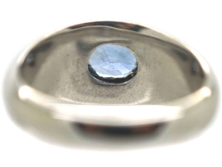 14ct White Gold Ring Set With an Oval Ceylon Sapphire