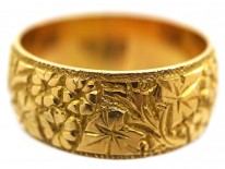 18ct Gold Wedding Band with Ivy Leaf Decoration