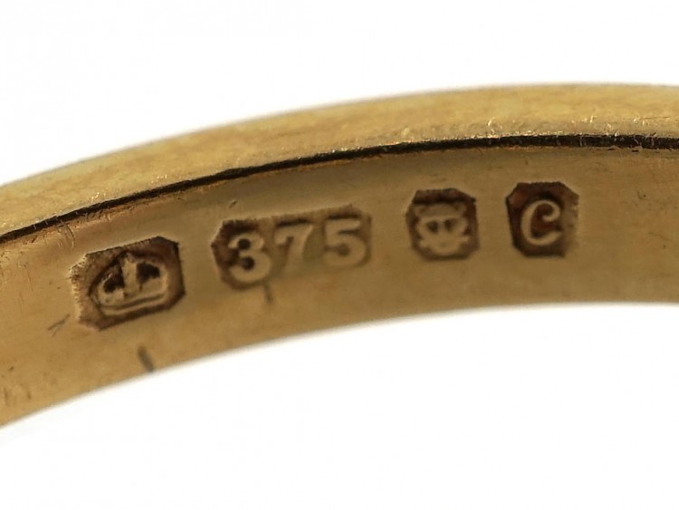 9ct Gold & Amethyst Ring