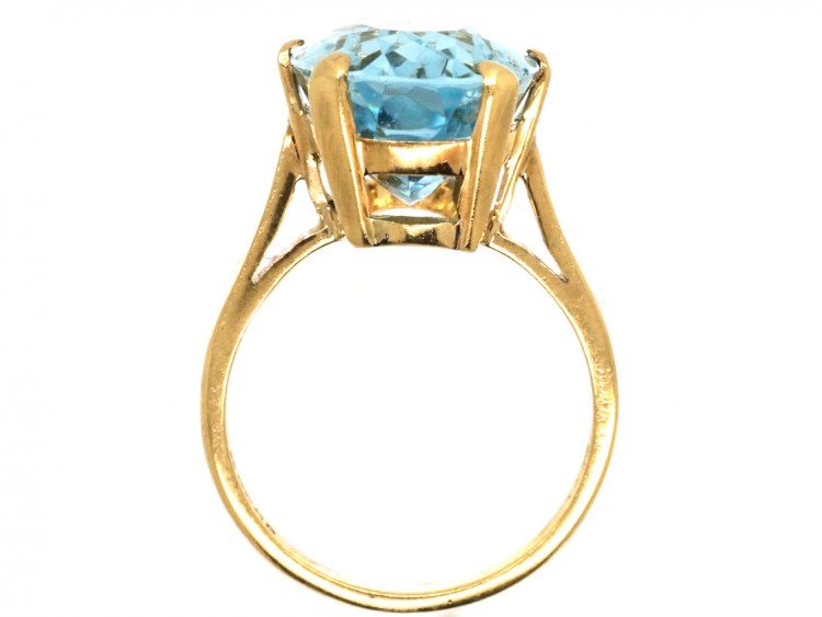9ct Gold & Large Oval Aquamarine Ring