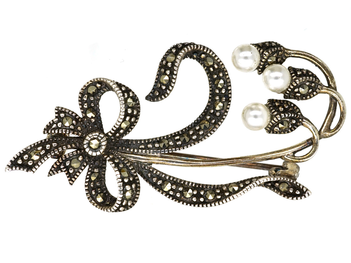 Silver, Marcasite & Pearl Flower Brooch (809h) 