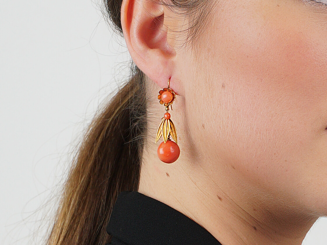 Threaded Lee Gold Drop Earrings in Coral Illusion main image 1