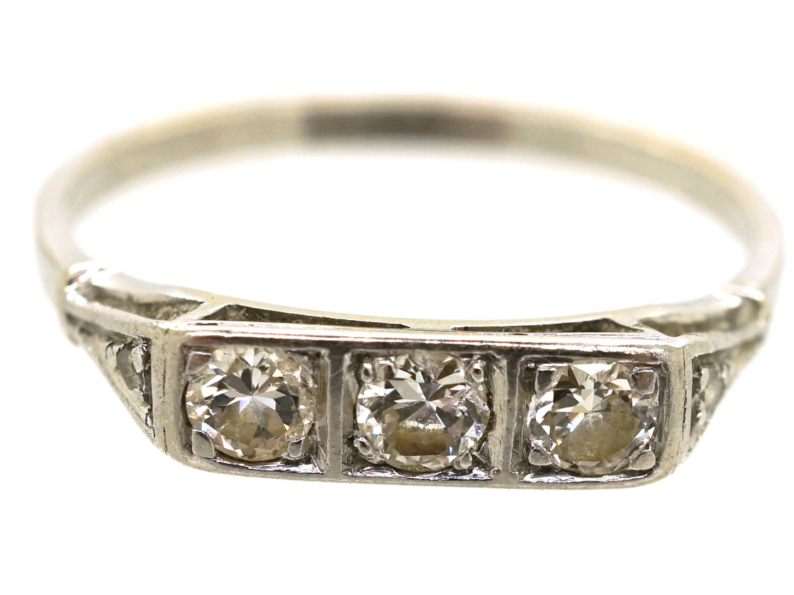 vintage sapphire eternity band        
        <figure class=