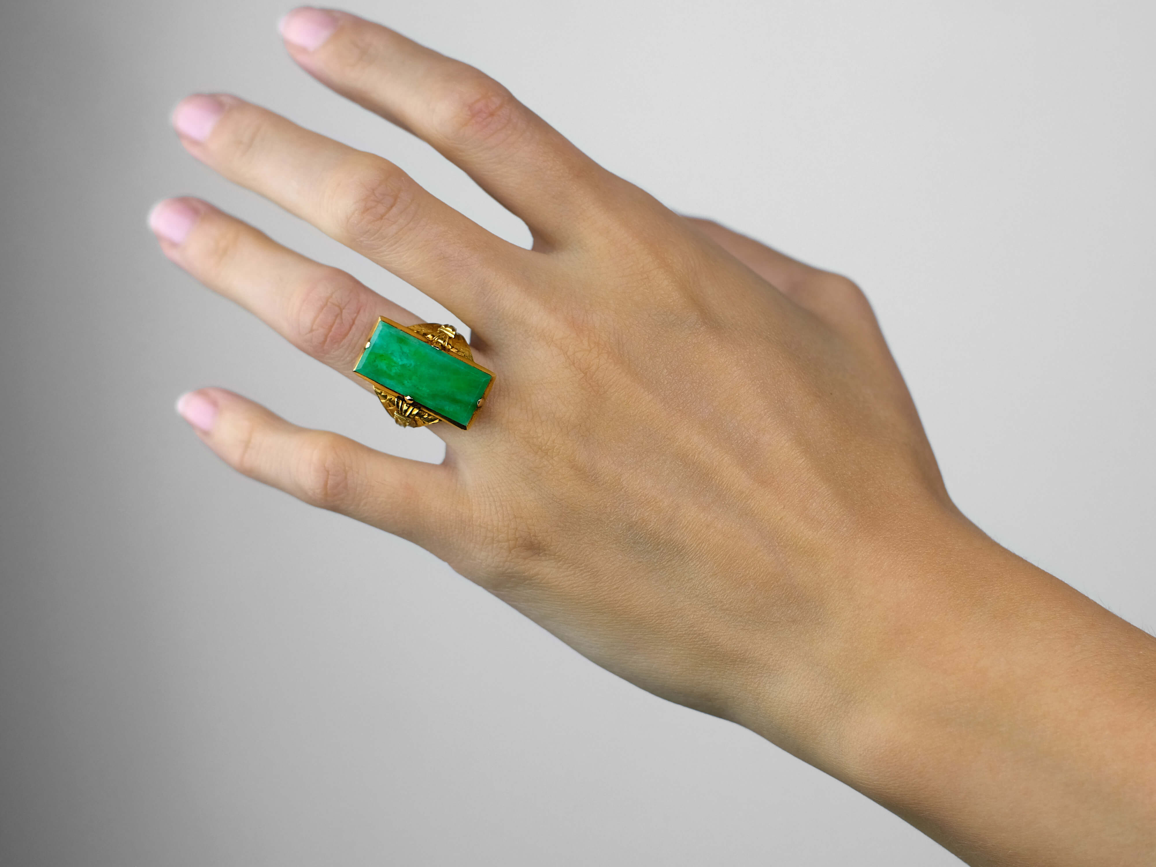 14ct Gold Jade Ring (811L) | The Antique Jewellery Company