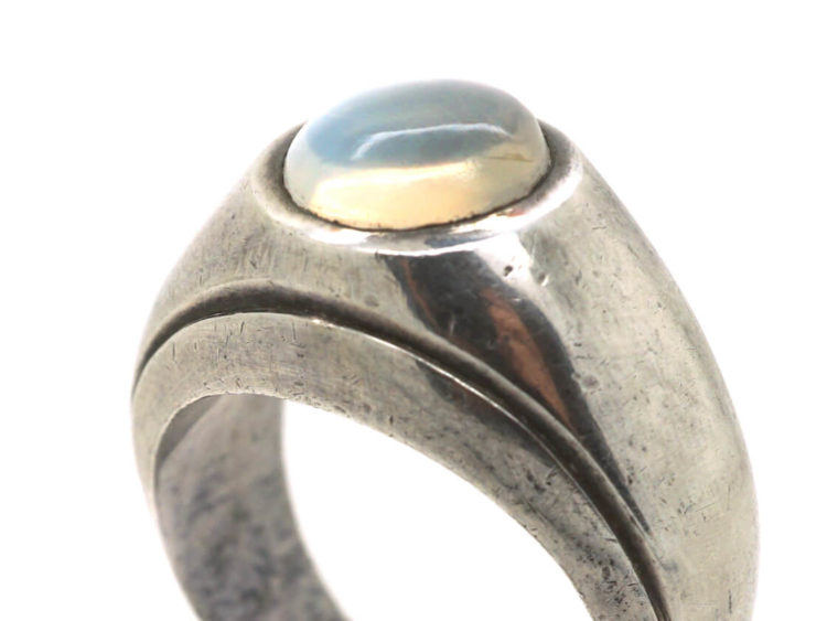 Silver Ring set with a Moonstone