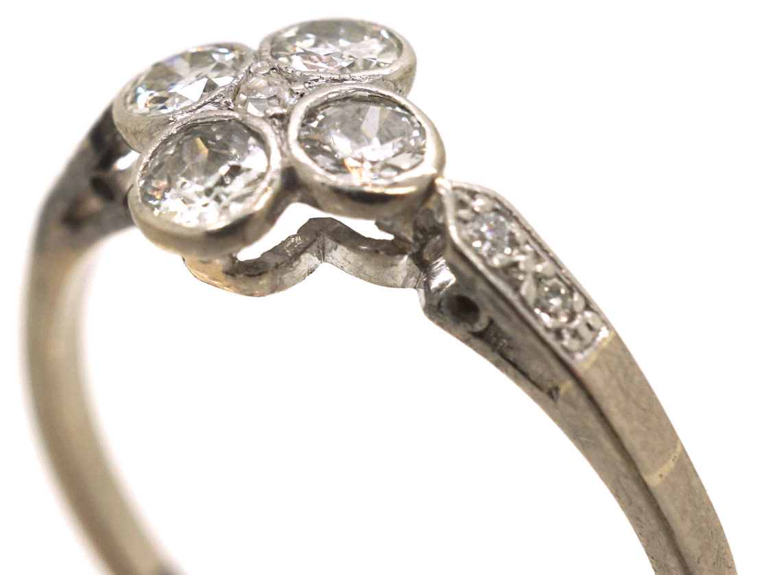 Example of 'rub over' setting in an Edwardian White Gold & Platinum Diamond Ring