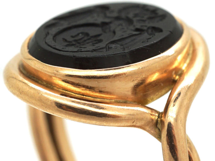 Victorian 18ct Gold Signet Ring with Onyx Intaglio of a Crest
