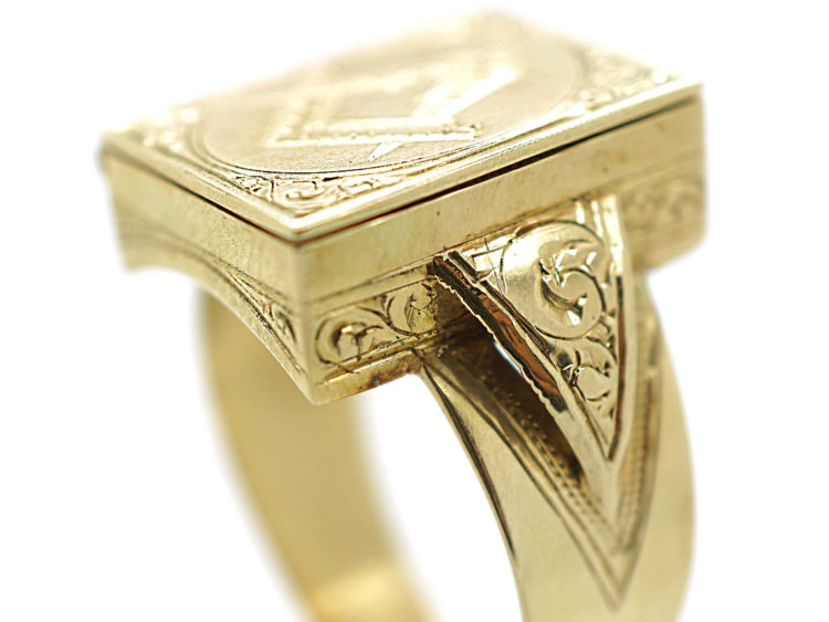 Victorian 18ct Gold Masonic Ring with Opening Compartment