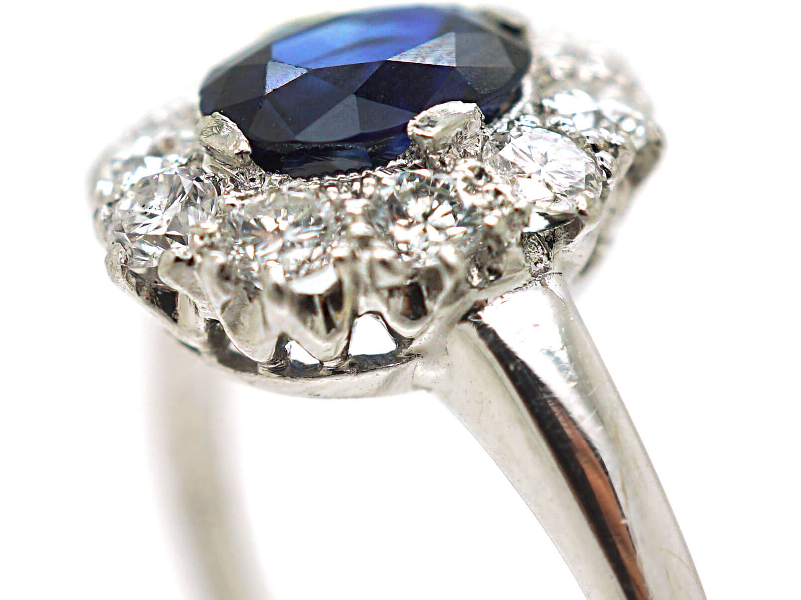 18ct White Gold & Platinum, Sapphire & Diamond Oval Cluster Ring (450N ...