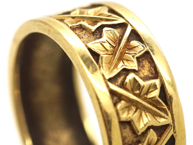 18ct Gold Ring with Ivy Leaf Design