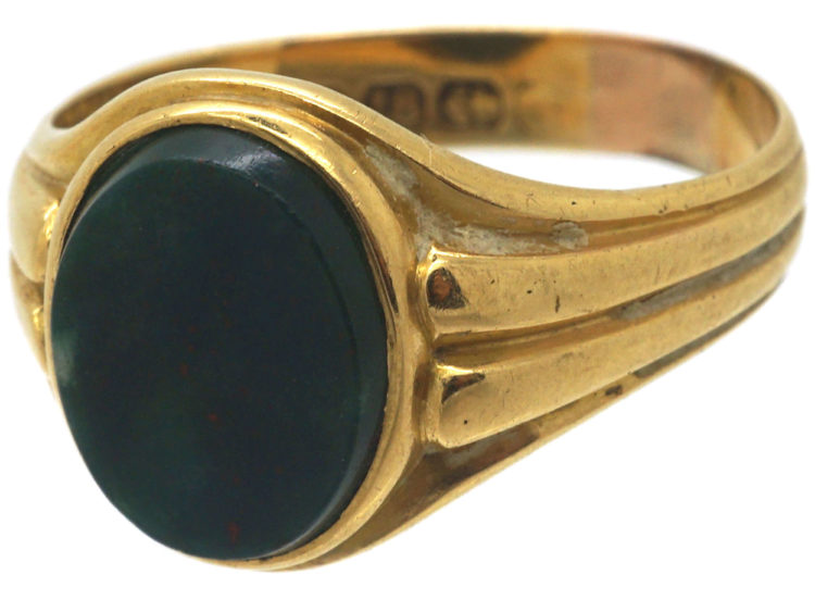 Victorian 18ct Gold Signet Ring set with a Plain Bloodstone