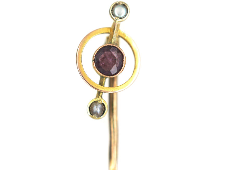 Edwardian 9ct Gold Tie Pin set with a Garnet & Two Natural Split Pearls