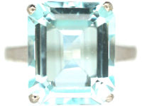 18ct White Gold Rectangular Cut Aquamarine Ring
