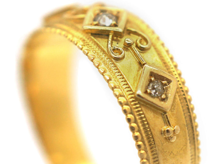 Late Victorian 18ct Gold Ring set with Three Diamonds