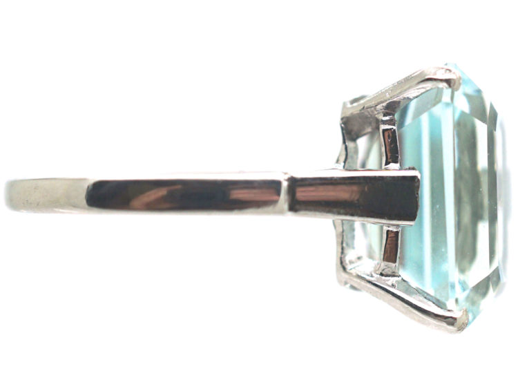 18ct White Gold Rectangular Cut Aquamarine Ring