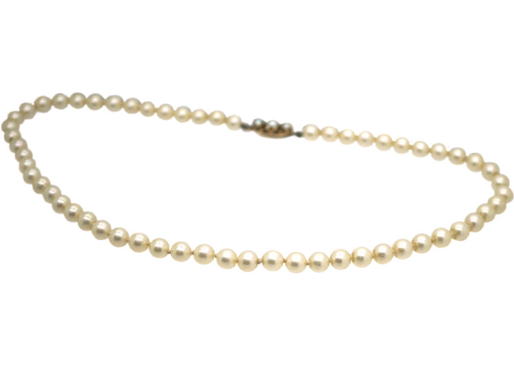 Cultured Pearl Necklace with 9ct Gold & Pearl Clasp