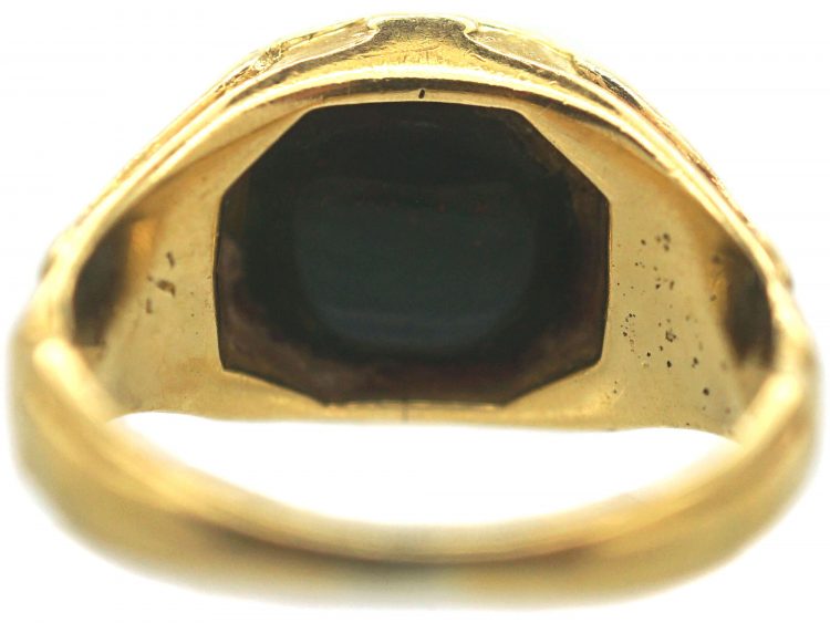 Victorian 18ct Gold Signet Ring set with a Bloodstone with Crest Intaglio