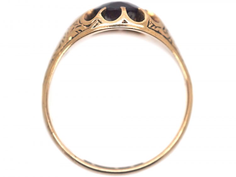 Victorian 9ct Gold Ring set with an Almandine Garnet