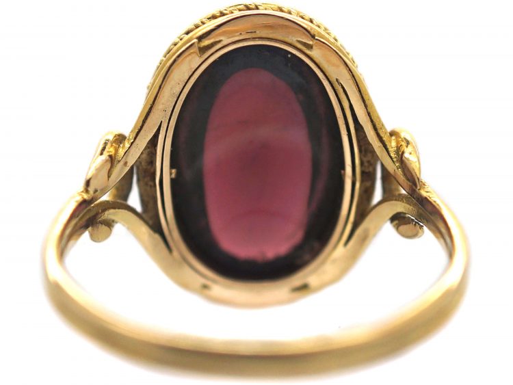 Victorian 18ct Gold Ring set with a Cabochon Garnet