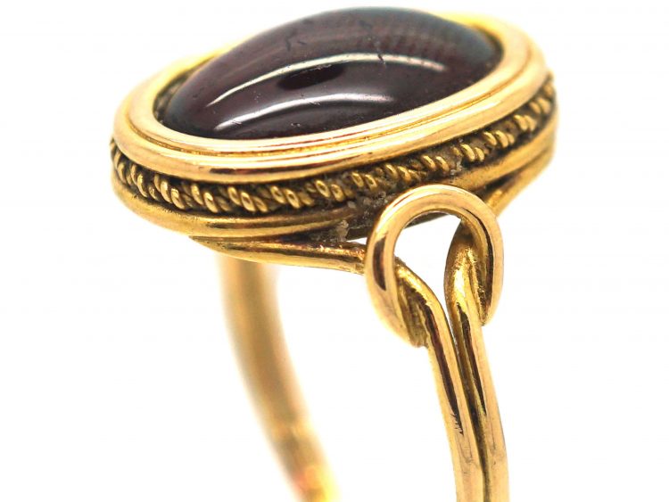Victorian 18ct Gold Ring set with a Cabochon Garnet