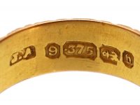 Victorian 9ct Gold Wedding Band with Incised Flower Decoration