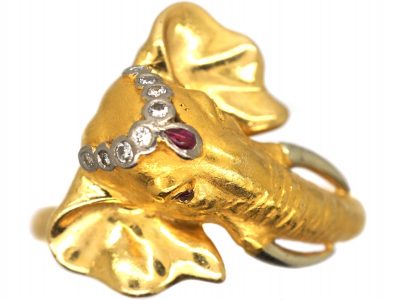 18ct Gold Ring of an Elephant by Carrera Y Carrera