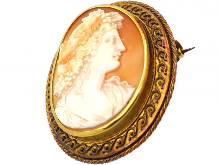 Victorian 15ct Gold Cameo Brooch of a Bacchante.