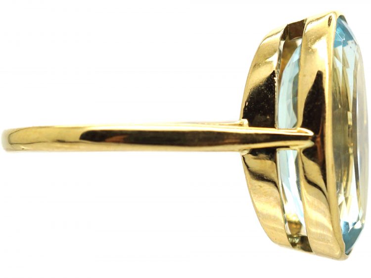 18ct Gold Oval Fancy Cut Aquamarine Ring