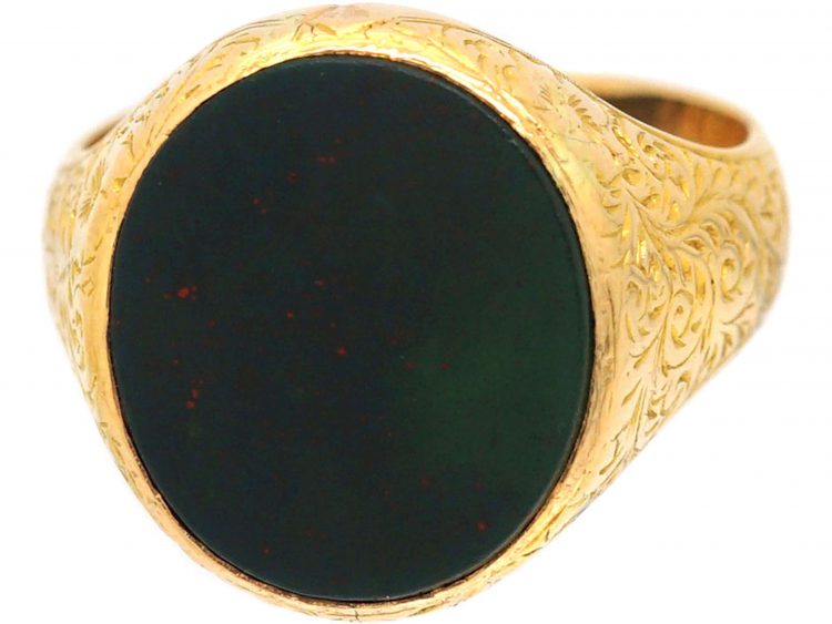 Victorian 18ct Engraved Gold Signet Ring set with a Plain Bloodstone