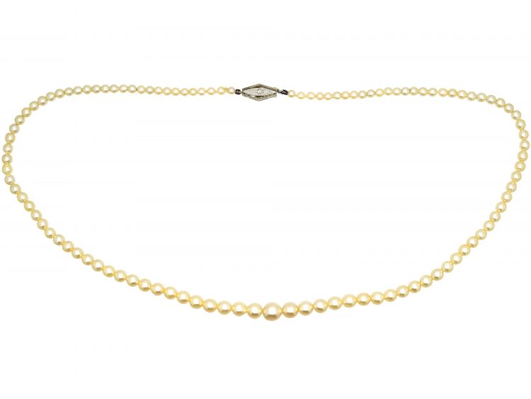 Art Deco Graduated Cultured Pearl Necklace with 18ct White Gold & Platinum Clasp set with a Diamond
