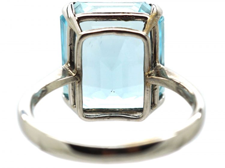 18ct White Gold Ring set with a Large Aquamarine